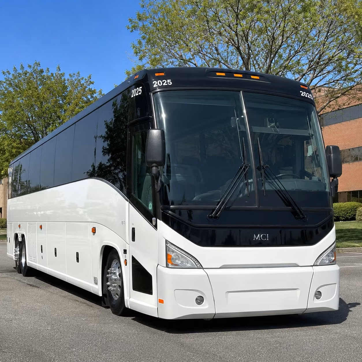 concert bus rentals to amsoil arena and the decc in duluth
